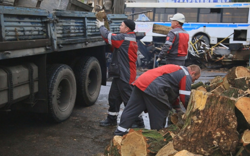 Співробітники АКХЗ готують підприємство до зими