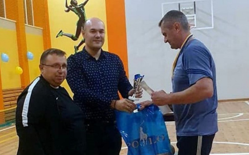 Ко Дню защитника Украины в Авдеевке провели соревнования по армреслингу и гиревому спорту