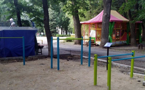 В Авдеевке приступили к оборудованию спортивной площадки с QR-кодами (ФОТОФАКТ)