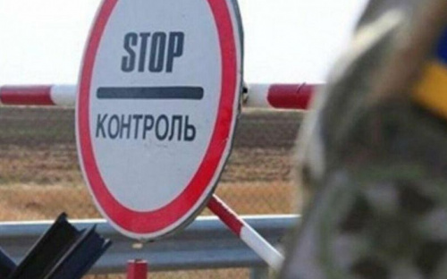 Виїхав за кордон - втратив виплати: в українців забиратимуть одну з допомог