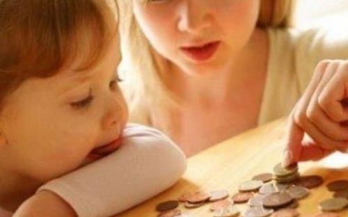 Дітям, батьки яких не платять аліменти, збільшили грошову допомогу