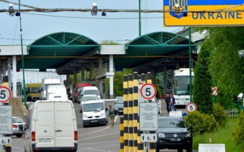 Кому можуть дозволити виїзд за кордон: у Раді пропонують розширити перелік категорій