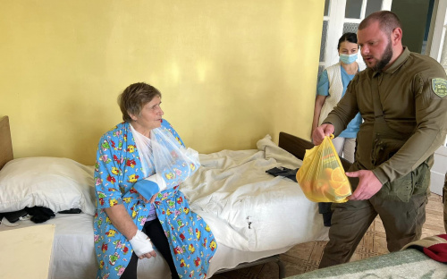 Керівництво Авдіївки відвідало поранених мешканців міста у лікарні