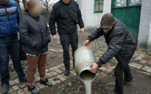 В Авдеевке «накрыли» самогонщиков (ФОТО)