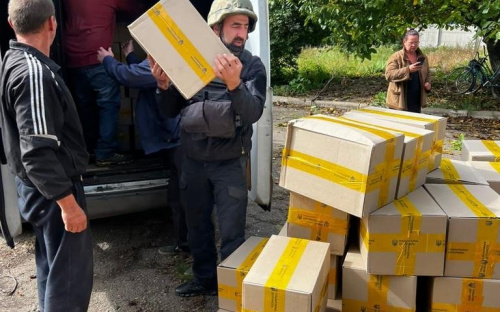 Авдіївські поліцейські під обстрілом доставили гуманітарну допомогу до населених пунктів Очеретинської ОТГ