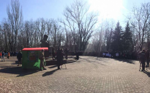 Митинг в Авдеевке по блокаде ж/д прошел спокойно, хотя присутствовали и сторонники блокады