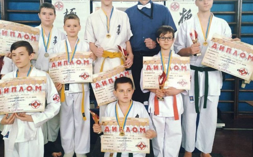 Авдіївські спортсмени з кіокушинкайкан отримали головні нагороди у Слов‘янську 