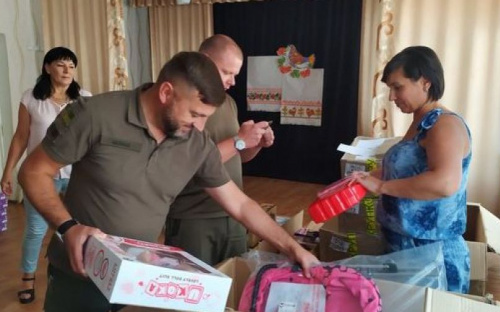 В Авдіївці дитячі садочки отримали подарунки: розвиваючи іграшки та сучасну техніку для якісного навчання