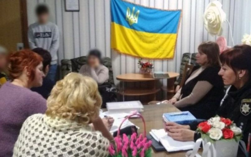 В Авдеевке полицейские провели беседу со школьными хулиганами