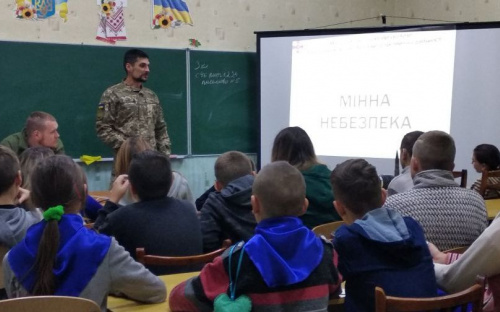 С детьми Авдеевки провели занятие, важное для жизни (ФОТО)