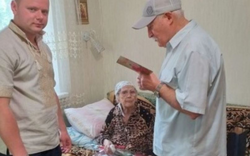 Добрая традиция: в день рождения адеевского ветерана поздравили представители власти