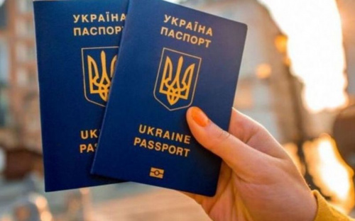 Кабмін дозволив видавати паспорт громадянина України та закордонний паспорт за кордоном
