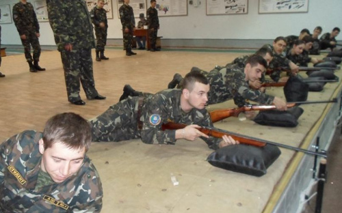 В Україні школярів навчатимуть базових військових навичок