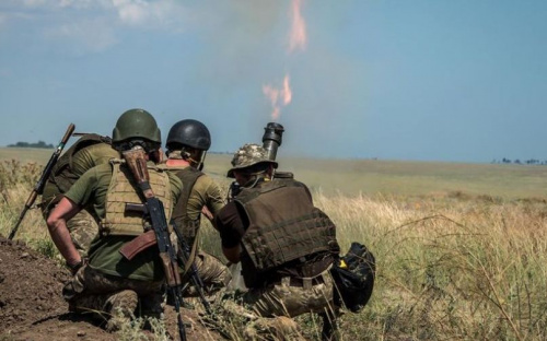 На Донбассе боевики ударили по украинским позициям из тяжелой арты, ранен боец ВСУ