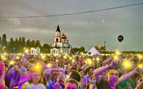 Зірки естради, інтерактивні локації та миттєві фото: як авдіївці святкували День металурга та гірника у 2021 році