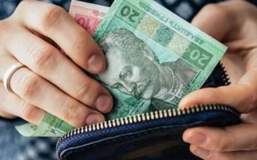 Средняя зарплата в Украине за год выросла на 12%