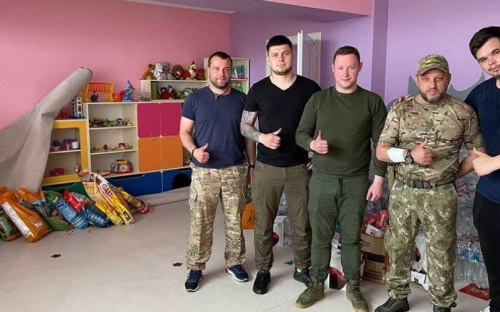 Волонтери передали мешканцям Авдіївки гуманітарний вантаж, а також корм для тварин