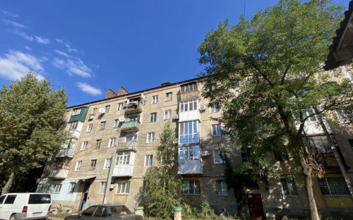 Завдяки гранту від Метінвеста ініціативні мешканці будинку №5 на проспекті Центральному врятують свій під’їзд від нашестя плісняви
