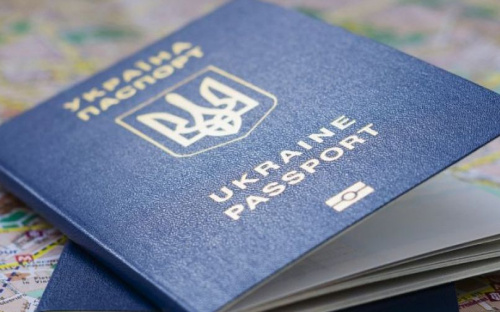 Рада планирует запретить выезд за границу должникам по налогам и ЕСВ