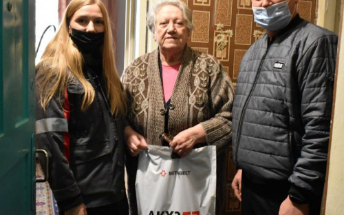В золотую пору к серебряному возрасту: молодежка АКХЗ навестила ветеранов предприятия