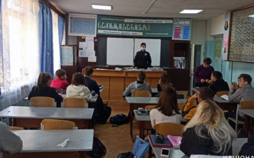 Полицейские Авдеевки провели профилактические беседы со школьниками