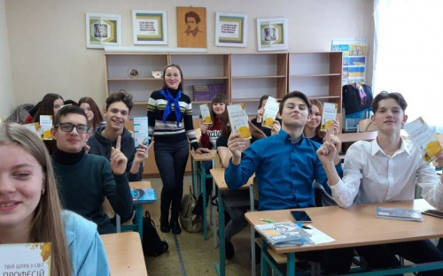 Школьников Авдеевки учили правилам выбора профессии