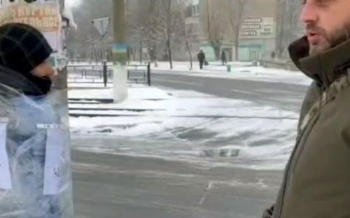В Авдіївці зловили та прив’язали до стовпа мародера (ВІДЕО)