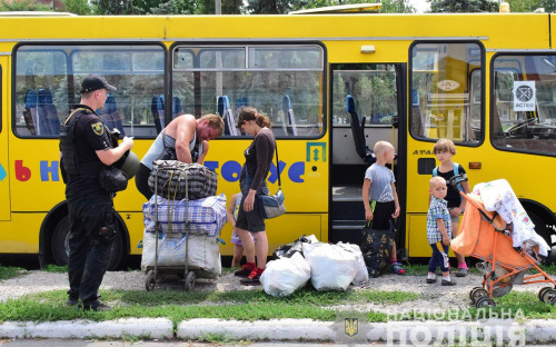 Поліція Донеччини розпочала операцію з порятунку дітей: пропонують евакуацію та житло