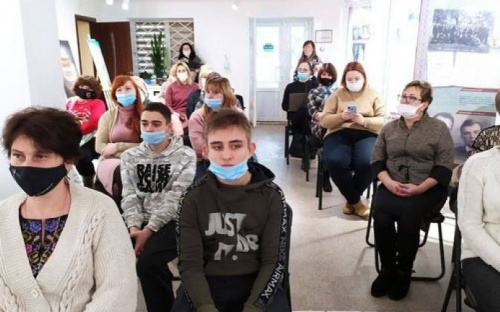 В Авдіївці відбулася панельна дискусія, присвячена Дню Соборності України