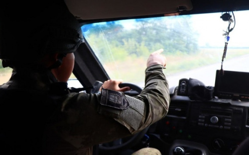 Авдіївські поліцейські вивезли з-під обстрілів поранене подружжя