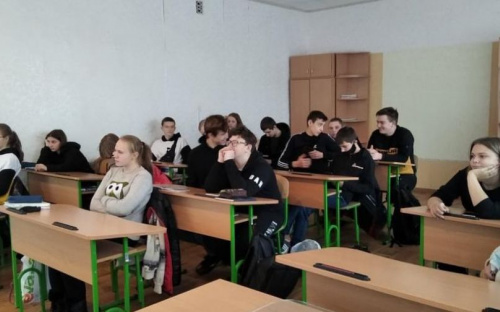 Фахівці Авдіївського міського центру зайнятості провели вебінар для  учнів Первомайського навчально-виховного комплексу