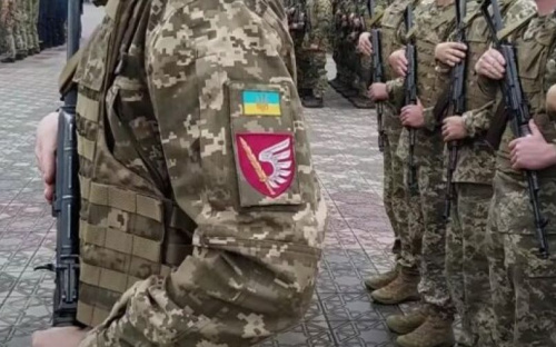 Українським строковикам доплачуватимуть 30 тисяч гривень