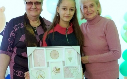 Родина з Авдіївки отримала подяку від  голови ДонОДА до Дня усиновлення