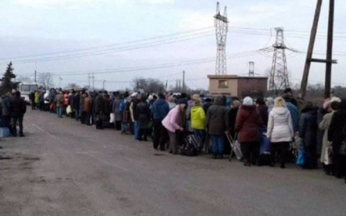 Утро на КПВВ на Донбассе: где самые большие очереди