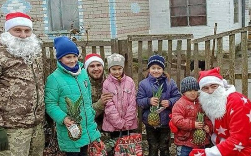 Волонтеры запустили в соцсетях новогодний флешмоб в поддержку военных
