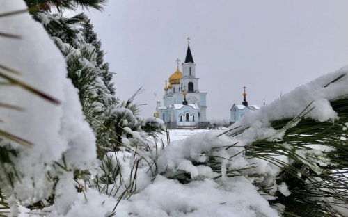 В Авдеевке выпал снег (ФОТОФАКТ)