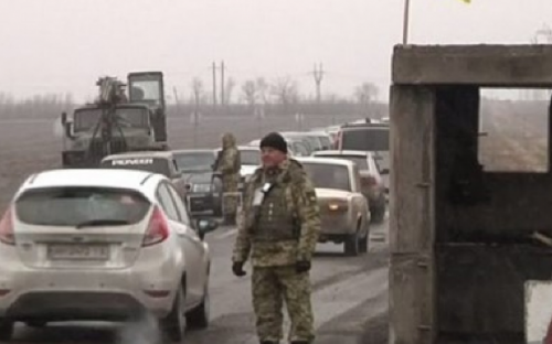 Под обстрел боевиков попал пункт пропуска «Марьинка»