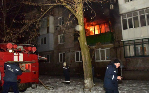 Полицейские спасли жителей горящей многоэтажки в Авдеевке