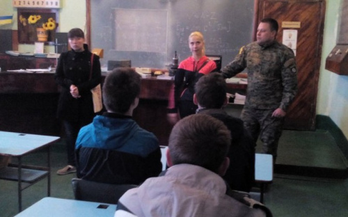 Полиция учила авдеевских студентов быть ответственными