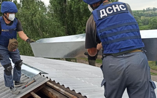 В Авдеевке спасатели ГСЧС продолжают восстанавливать жилые дома