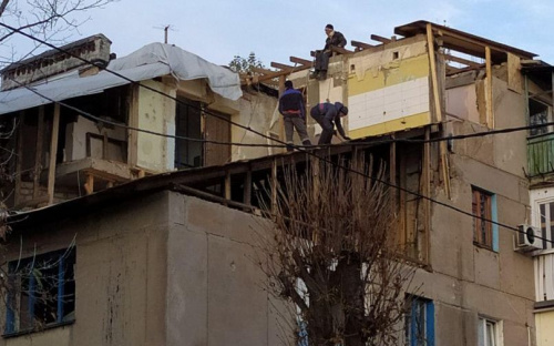 Стало известно, кто ремонтирует повреждённый дом по улице Гагарина в Авдеевке (Документ)
