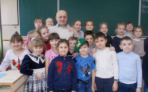 Учні Авдіївки зустрілись із учасником бойових дій на території Афганістану (ФОТО)