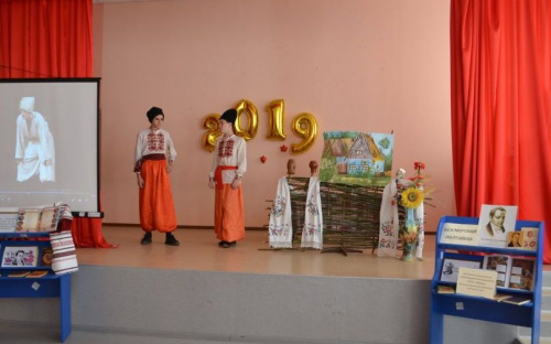 Вікторини, радіодиктант, фестиваль, музей: діти Авдіївки яскраво відзначили День української писемності та мови (ФОТО)