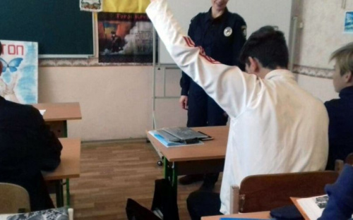 Авдеевские копы вышли на информационную борьбу с насилием (ФОТО)