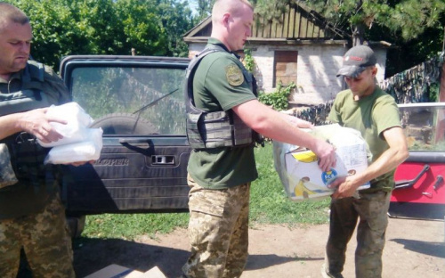 Авдеевские «симики» привезли помощь военным и получили помощь для гражданских (ФОТО)