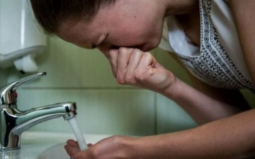 Авдеевцы жалуются на посторонний запах в воде: что говорят в компании 
