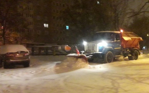 Коммунальщики Авдеевки просят не оставлять машины у обочин