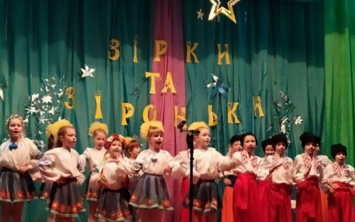 Яскраве талант-шоу влаштували учні авдіївської школи (ФОТО)