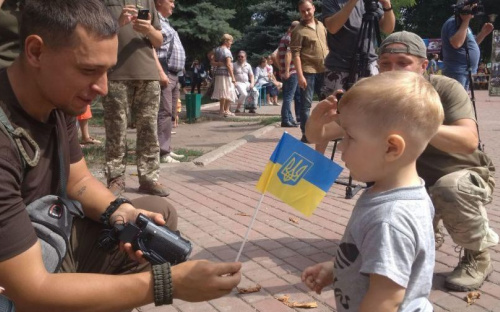 Авдіївка урочисто відзначила День звільнення міста від проросійських бойовиків (ФОТОРЕПОРТАЖ)