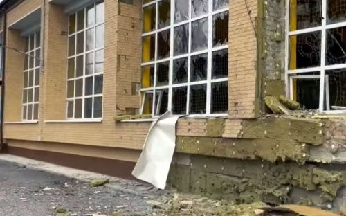 В Авдіївці російські окупанти зруйнували опорну школу (ВІДЕО)